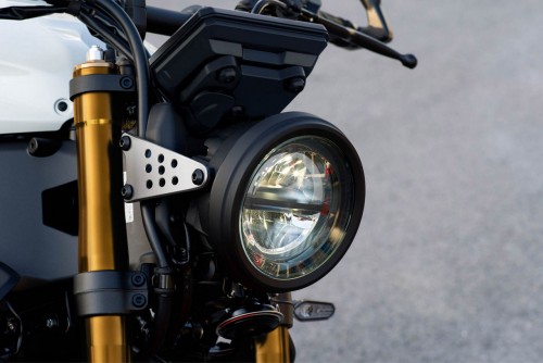 Signature LED headlight